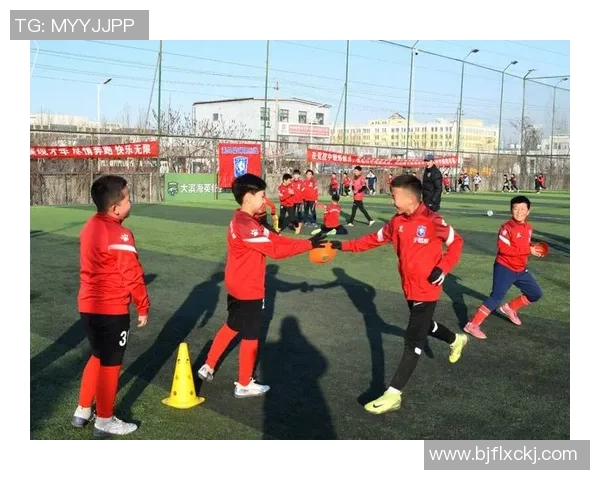 智超足球引领未来足球新潮流助力青少年全面发展与竞技提升